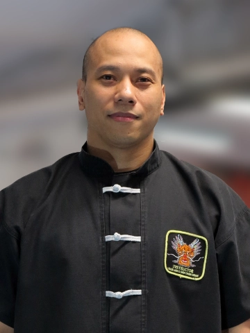 Dennis Guerrero Porträttbild av instruktören Dennis Guerrero